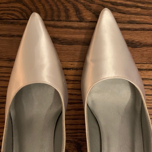 Dyables Gala White Satin Closed Toe Heel - Picture 2 of 9